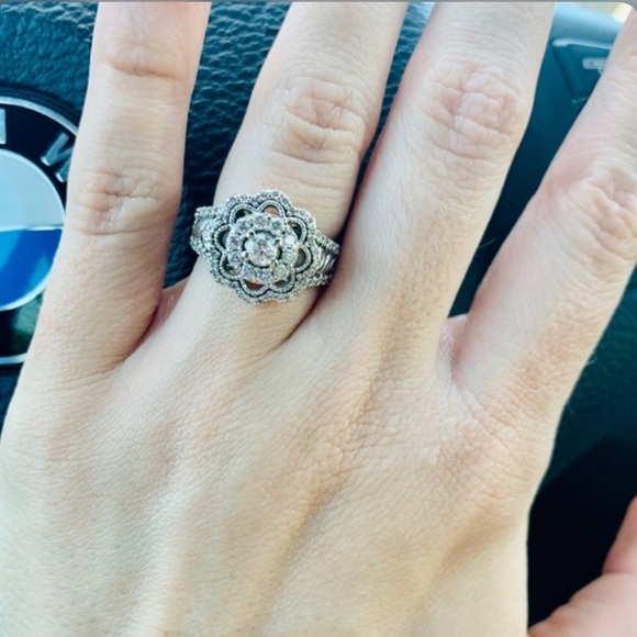 Simply Vera Vera Wang Diamond Flower Ring 🌸 - Picture 9 of 15